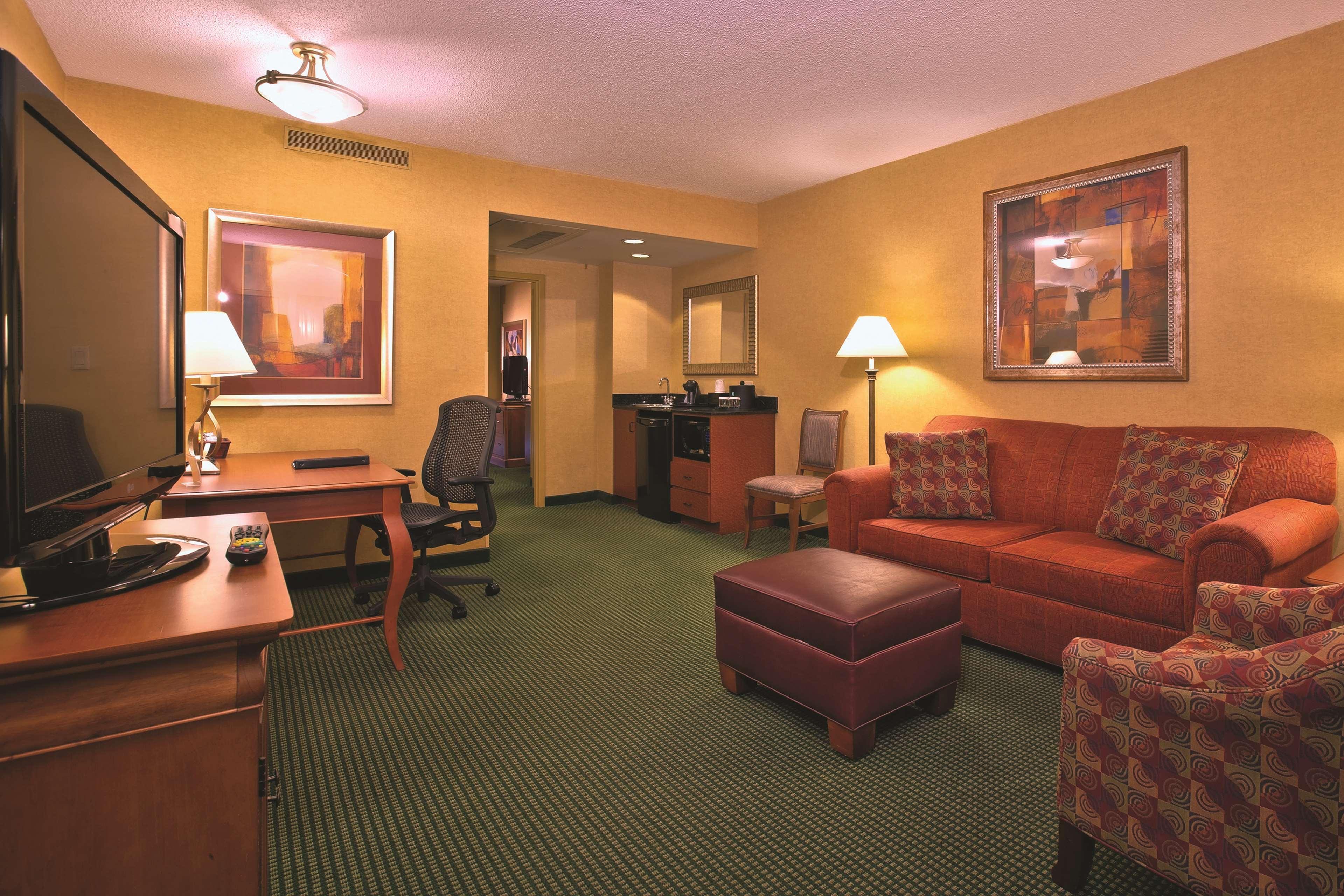 Embassy Suites By Hilton Greensboro Airport Ngoại thất bức ảnh