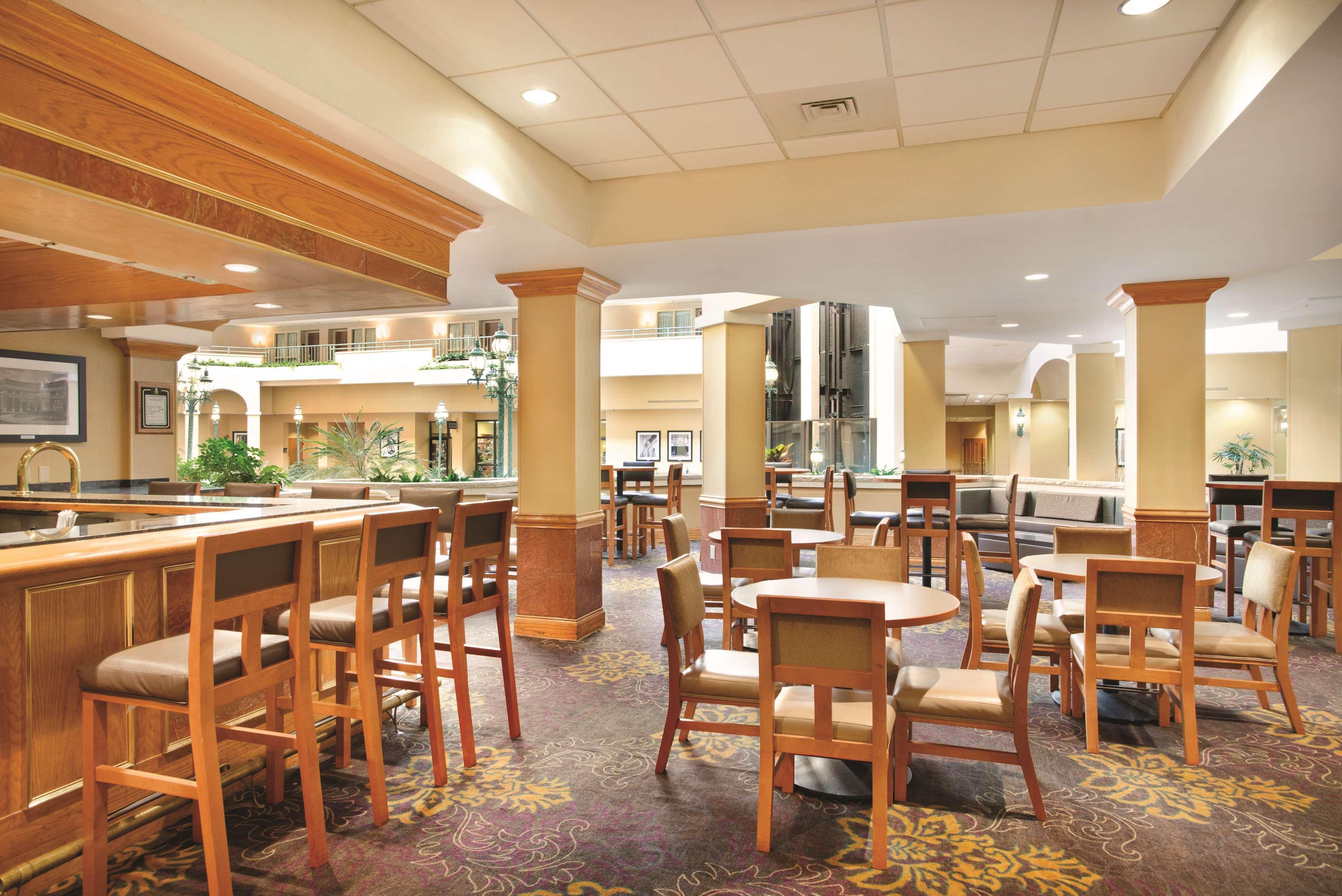 Embassy Suites By Hilton Greensboro Airport Ngoại thất bức ảnh