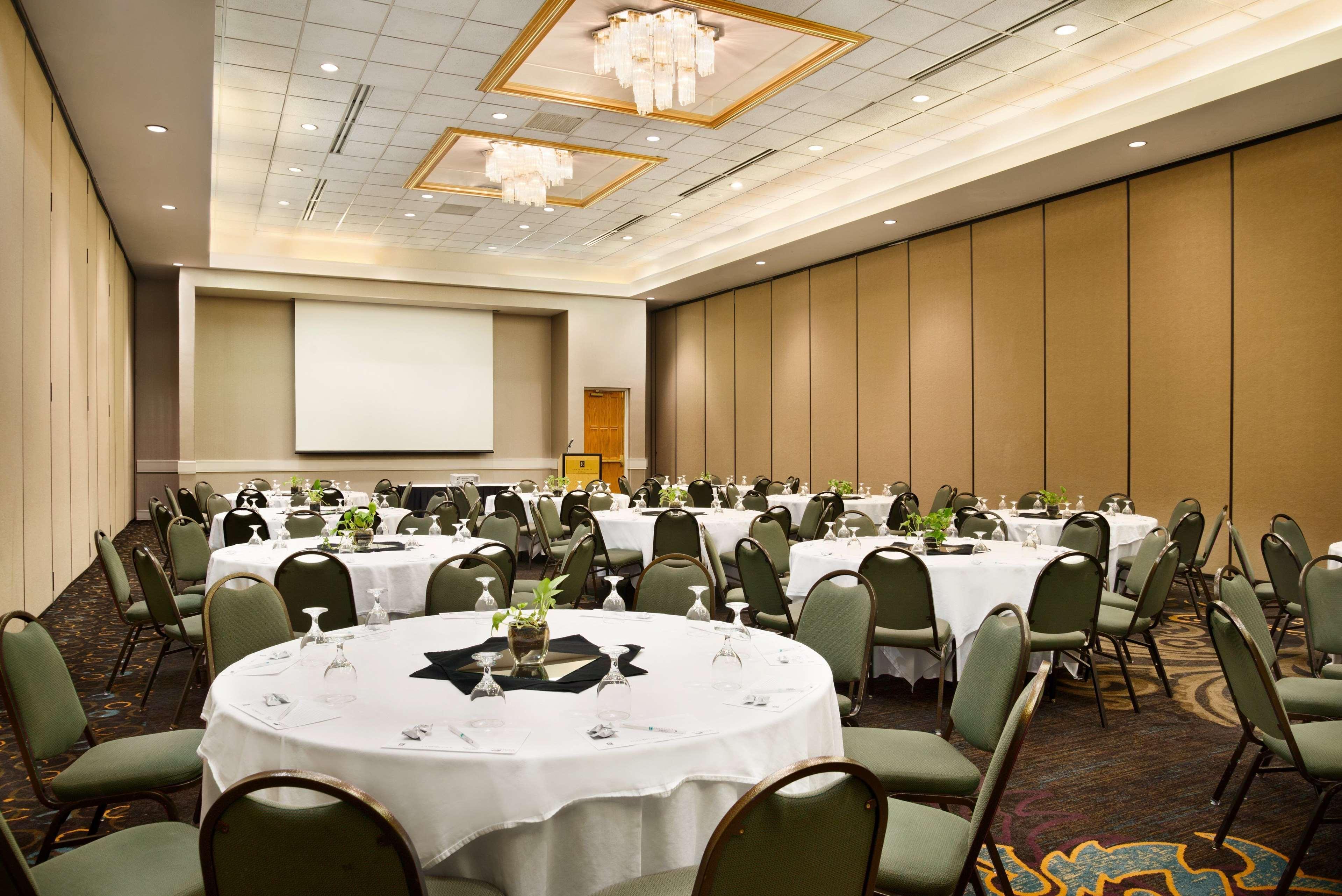 Embassy Suites By Hilton Greensboro Airport Ngoại thất bức ảnh
