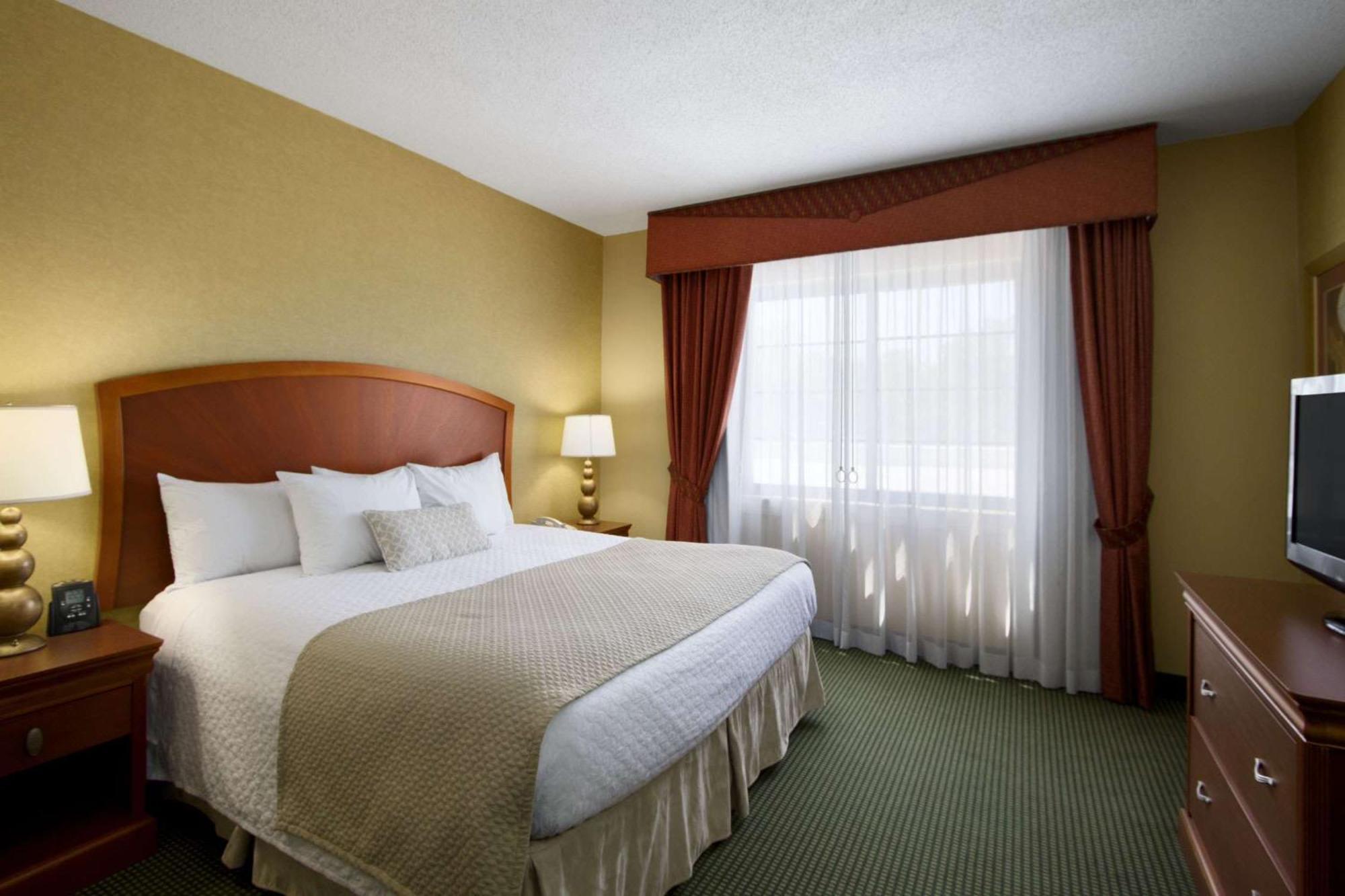 Embassy Suites By Hilton Greensboro Airport Ngoại thất bức ảnh