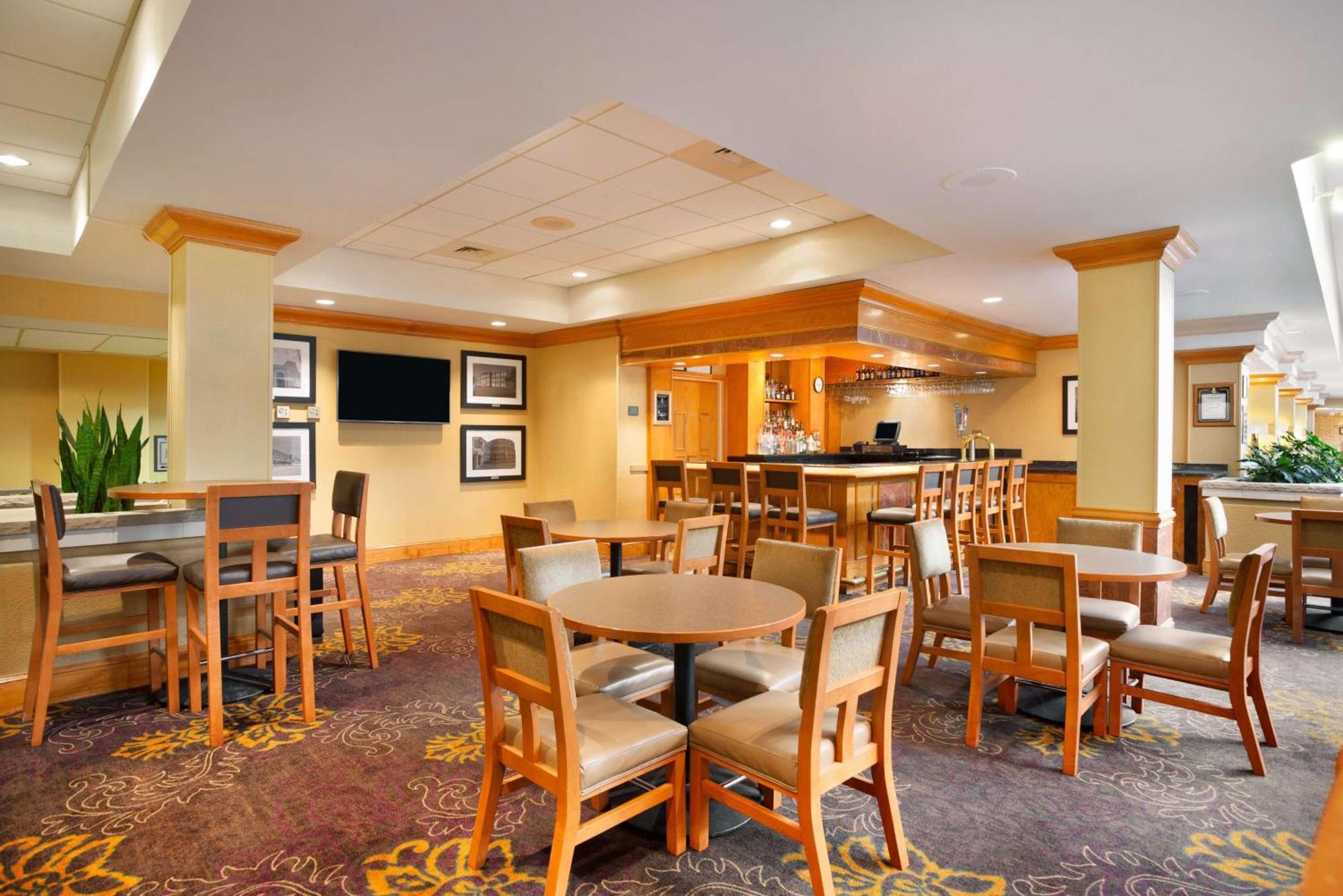 Embassy Suites By Hilton Greensboro Airport Ngoại thất bức ảnh