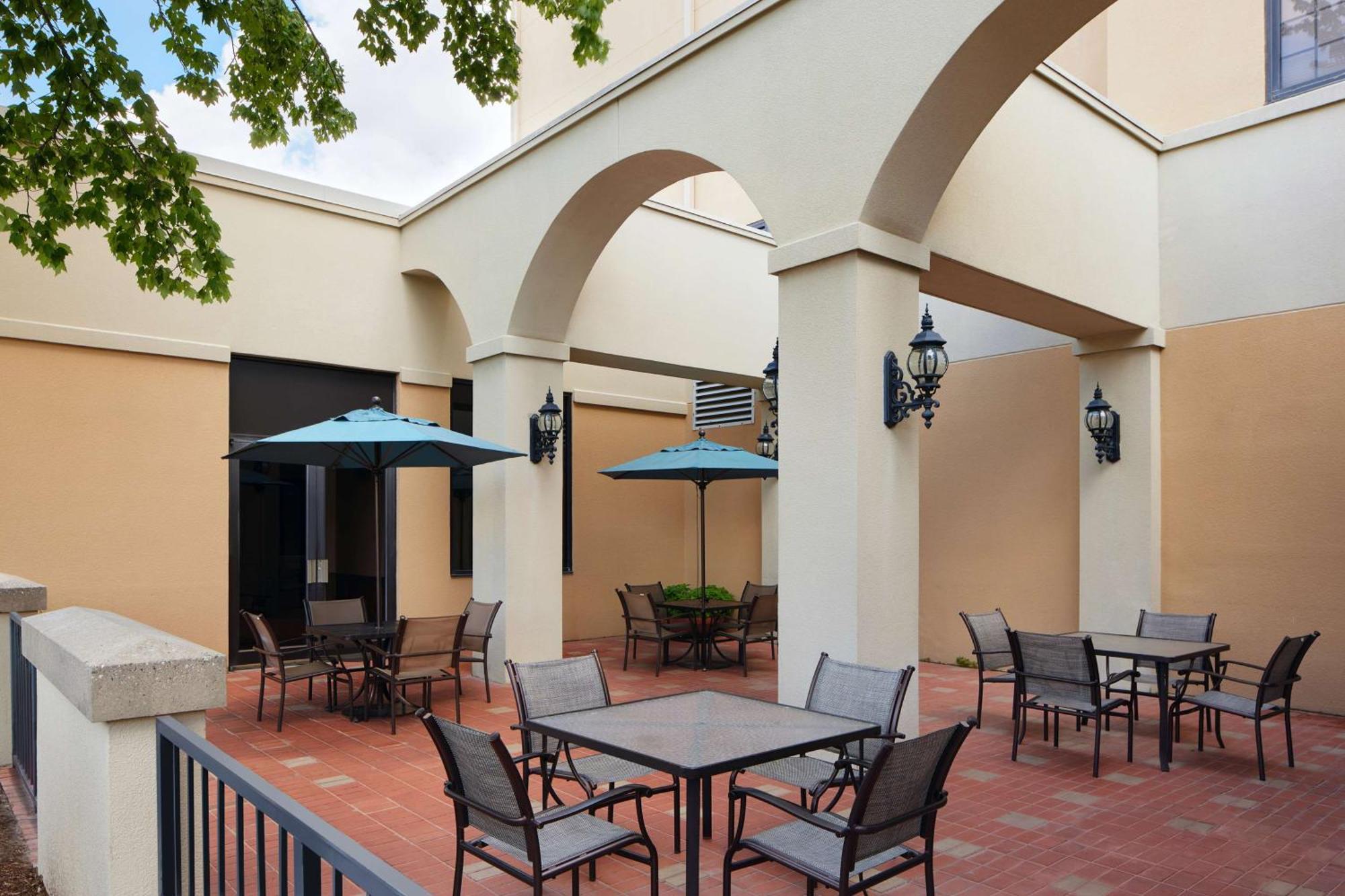 Embassy Suites By Hilton Greensboro Airport Ngoại thất bức ảnh