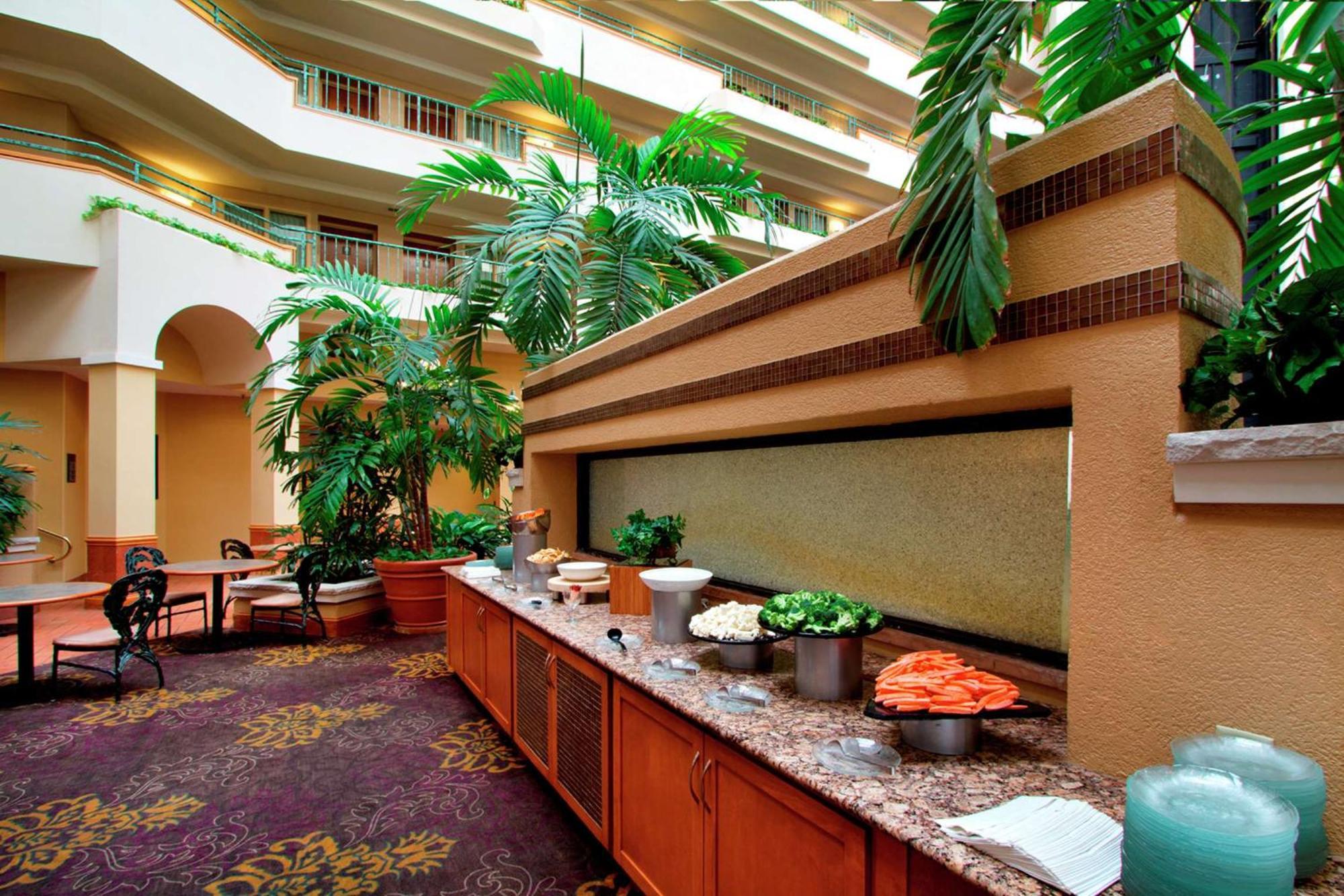 Embassy Suites By Hilton Greensboro Airport Ngoại thất bức ảnh